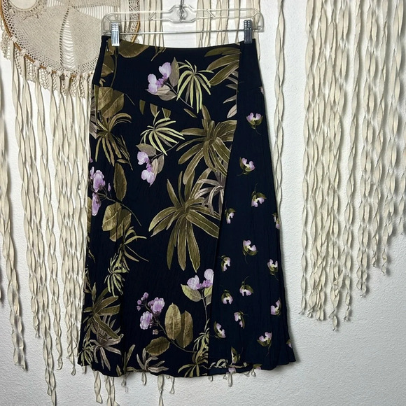 Vince Mixed Tropical Print Midi Wrap Skirt in Navy & Lilac Size 0/XS - Picture 11 of 14